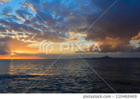 Sunset in the south of Ie Island, Okinawa Prefecture Sunset in the south of Ie Island, Okinawa Prefecture 110468469