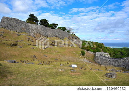 Scenery of the ruins of Nakijin Castle, a world heritage site in Okinawa 110469282