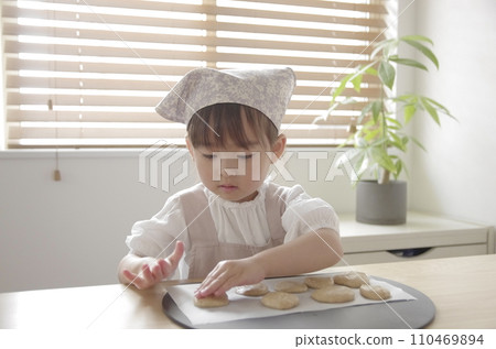 A girl crazy about making cookies in the living room 110469894