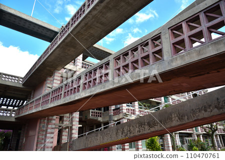 榮獲日本建築學會獎的沖繩縣名護市市政府大樓 110470761