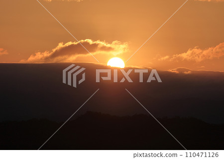 First sunrise of Reiwa 6 (from Shonai Peninsula, Shikoku/January 1) 110471126