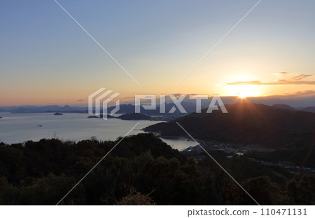 2020年的第一次日出(從四國莊內半島出發/1月1日)琢磨側 2020年的第一次日出(從四國莊內半島出發/1月1日)琢磨側 110471131