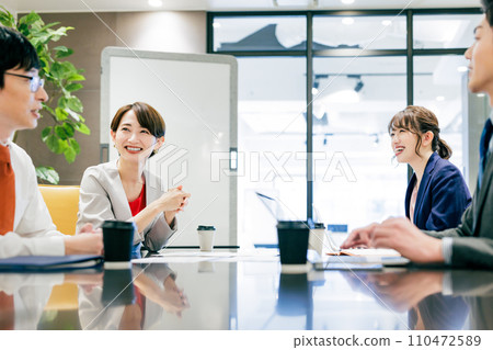 Business people having a meeting Photography cooperation: WEEK Shiba Daimon (Sun Frontier Real Estate) Business people having a meeting Photography cooperation: WEEK Shiba Daimon (Sun Frontier Real Estate) 110472589