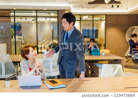 Business people working in a coworking space Photography cooperation: WEEK Shiba Daimon (Sun Frontier Real Estate) Business people working in a coworking space Photography cooperation: WEEK Shiba Daimon (Sun Frontier Real Estate) 110472660