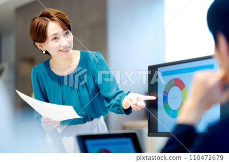 Business people having a meeting Photography cooperation: WEEK Shiba Daimon (Sun Frontier Real Estate) Business people having a meeting Photography cooperation: WEEK Shiba Daimon (Sun Frontier Real Estate) 110472679
