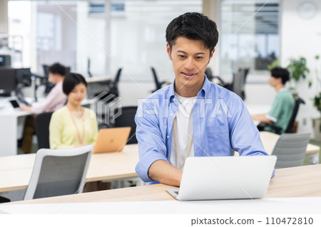 辦公室的中產階級工程師 110472810