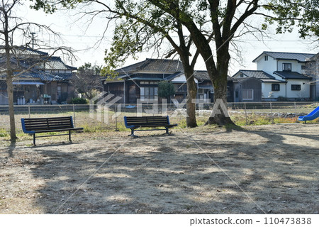 Bench in a park with nobody Bench in a park with nobody 110473838