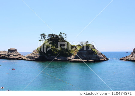 Dogashima cove and strange rock formations Nishiizu Town, Shizuoka Prefecture Dogashima cove and strange rock formations Nishiizu Town, Shizuoka Prefecture 110474571
