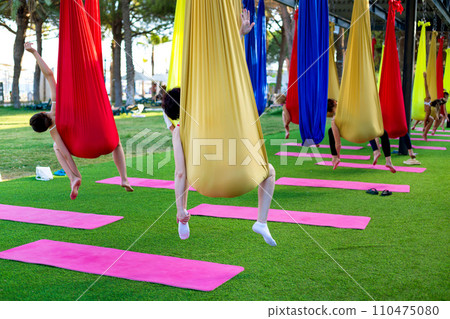 acrobatics, dance on canvases, group lesson outdoors 110475080
