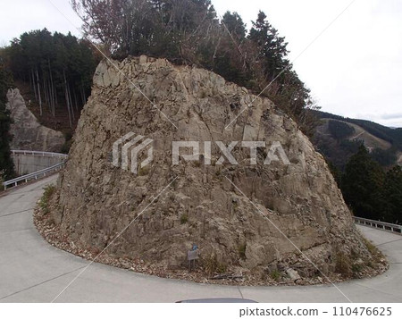 Large outcrop of natural monument (Iwareki schist) Large outcrop of natural monument (Iwareki schist) 110476625