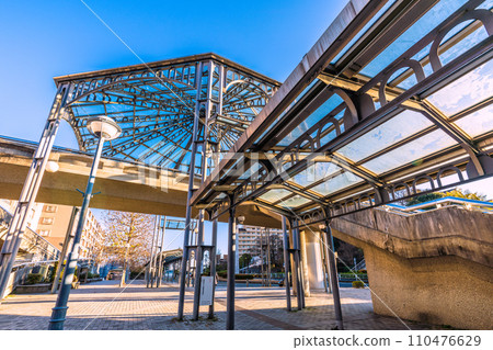 日本橫濱城市景觀橫濱市營地鐵中川車站前的景色(第二名:東京都立大學橫濱校區)= 1 月 日本橫濱城市景觀橫濱市營地鐵中川車站前的景色(第二名:東京都立大學橫濱校區)= 1 月 110476629