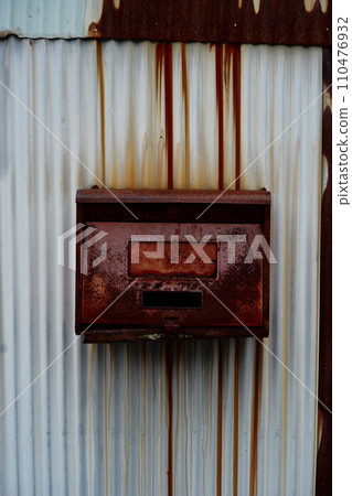Rusted post Rusted post 110476932