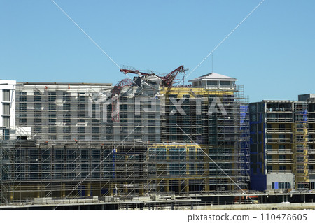 Aerial view of ruined by hurricane Ian construction crane on high apartment building site in Port Charlotte, USA 110478605