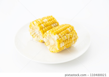 玉米白色背景 110480021