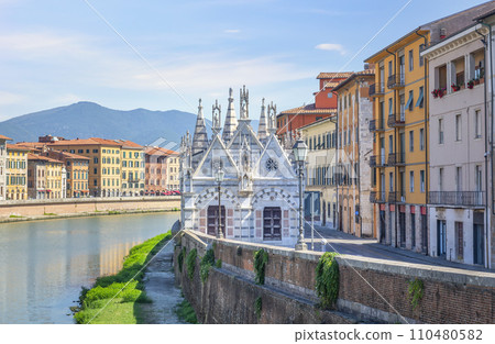 Small church in Pisa 110480582