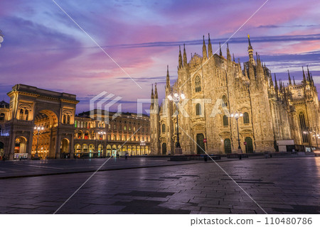 Duomo and purple sky 110480786
