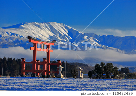 2020年新年：雲霧繚繞的月山 110482489