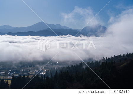 Echigo Sanzan and Sea of Clouds 110482515
