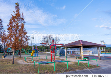 Park scenery bathed in sunlight on a clear autumn day (Mashiki Town General Sports Park) 110482782