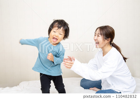 Japanese mother and child, infant and mother 110482832