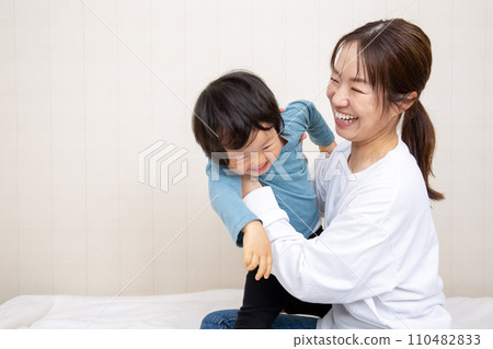 Japanese mother and child, infant and mother 110482833