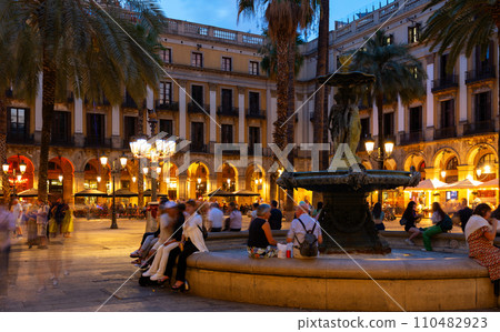 Barcelona, Placa Reial 110482923