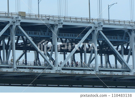 Participants walking on the pier during the "Seto Ohashi Sky Tour" (distant view from the ground) 110483138