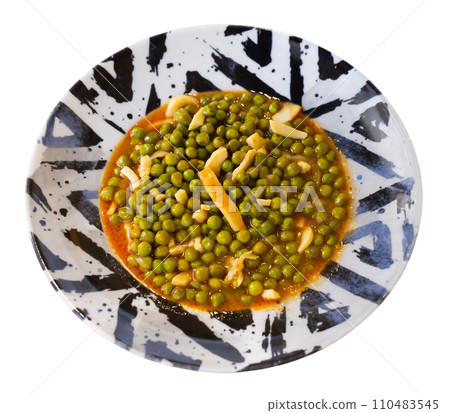 Green peas stewed with pieces of squid in appetizing gravy 110483545
