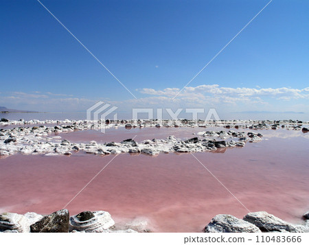Spiral Jetty inner circles 110483666