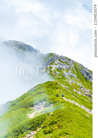 Climbing Mt. Jonendake in summer (Mt. Jonendake - Mt. Jonendake: rising clouds) 110483974