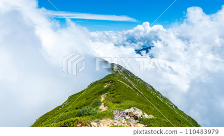 Climbing Mt. Jonendake in summer (Mt. Jonendake - Mt. Jonendake: rising clouds) 110483979