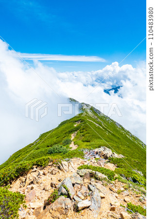 Climbing Mt. Jonendake in summer (Mt. Jonendake - Mt. Jonendake: rising clouds) 110483980