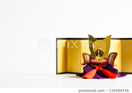 男孩節頭盔裝飾兒童節白色背景材料 男孩節頭盔裝飾兒童節白色背景材料 110484556