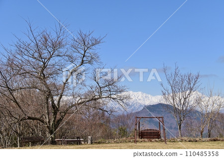 阿爾卑斯山展望公園早春景色 110485358