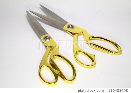 帶有金色手柄的織物切割剪刀 帶有金色手柄的織物切割剪刀 110485498