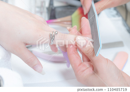 Nail salon_Adjusting the shape of nails using files 2 Nail salon_Adjusting the shape of nails using files 2 110485719