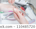 Nail salon_Using files to shape nails 110485720