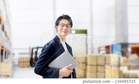Logistics warehouse, businessman with a computer 110485725