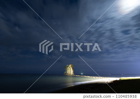 地震前的月光與見附島 110485938
