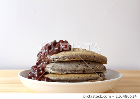Sesame pancakes topped with sweet bean paste Sesame pancakes topped with sweet bean paste 110486514