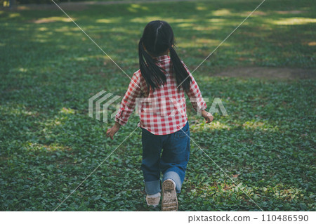 back view, child, whelp 110486590