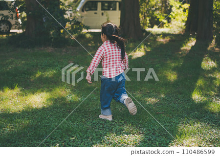 child, whelp, younger 110486599