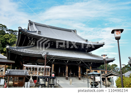 Mizumadera (main hall) [Kaizuka City, Osaka Prefecture] 110490234