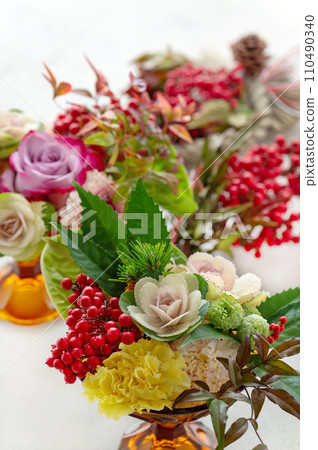 美麗的新年花裝飾 - 新年形象 110490340