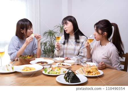 Young woman, girls' night out, three people, home 110490354