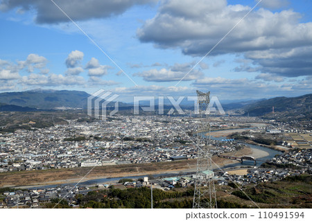 Takanoyama Town Ishimichi (Viewing the Kino River from the observatory) [Kudoyama Town, Wakayama Prefecture] 110491594