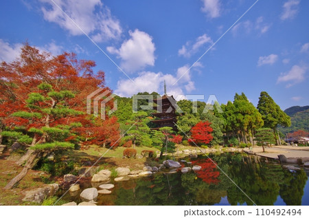 京都西部山口國寶琉璃光寺五層塔 110492494