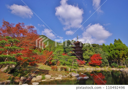 京都西部山口國寶琉璃光寺五層塔 110492496