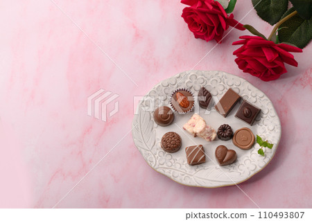 情人節 巧克力與鮮花 情人節 110493807