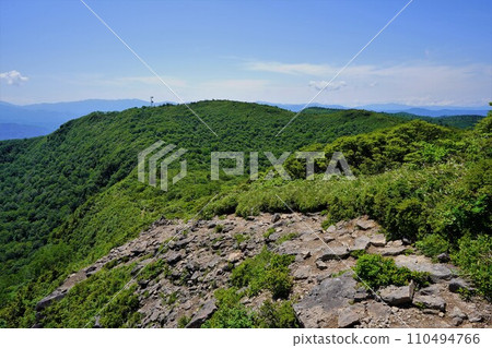 從七嶽山頂看高倉山 從七嶽山頂看高倉山 110494766